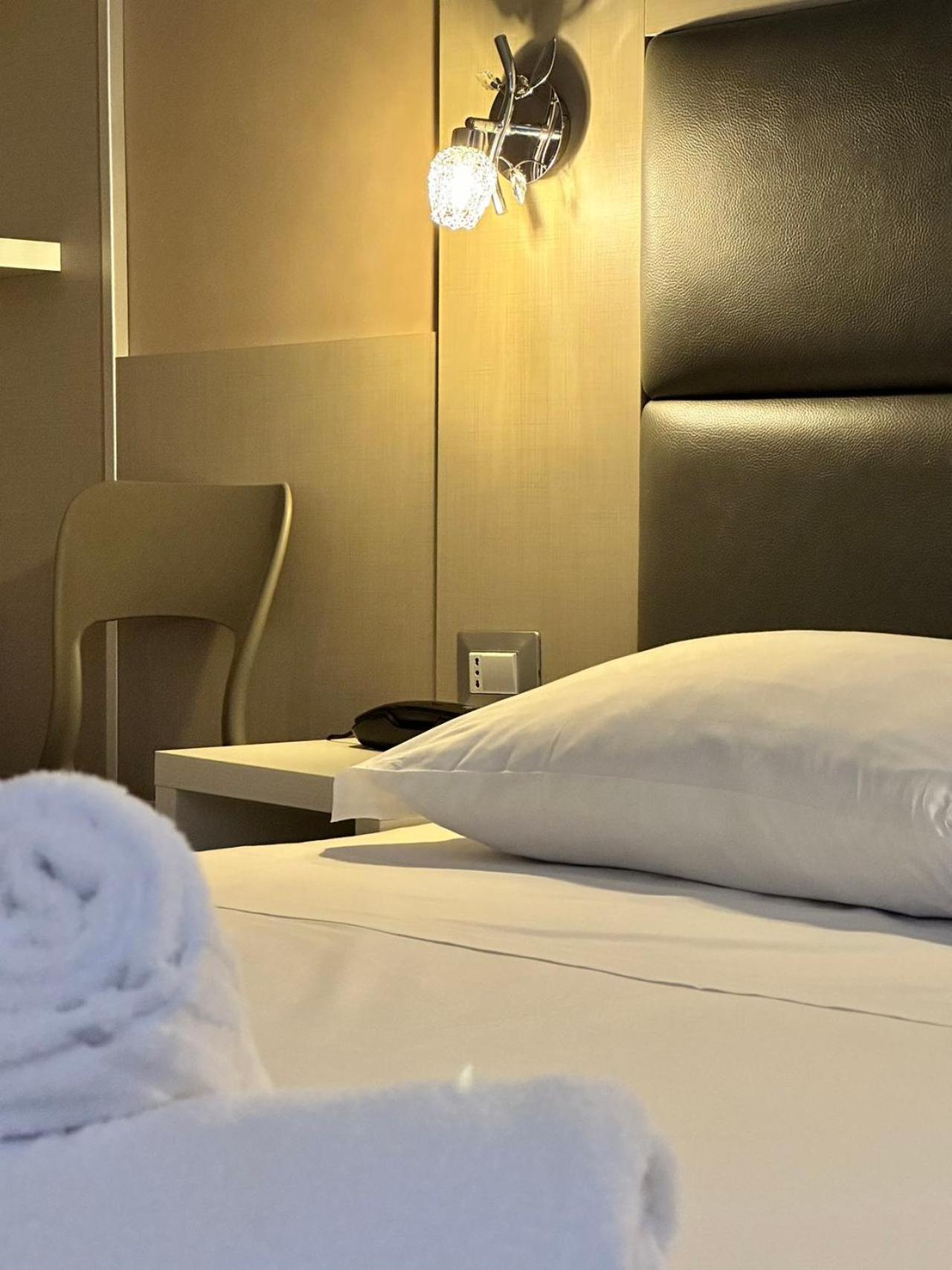 Hotel City 20 Milan Bagian luar foto